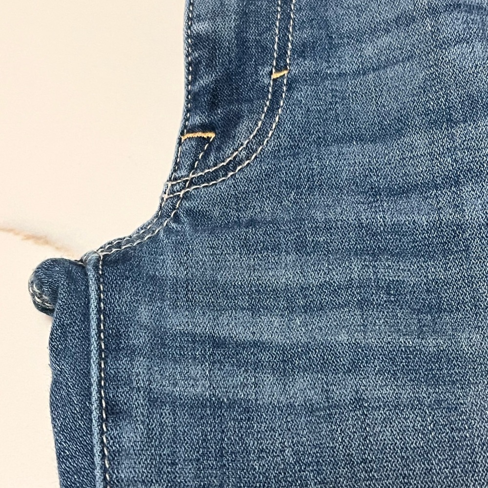 AEO - Picture 6 of 13